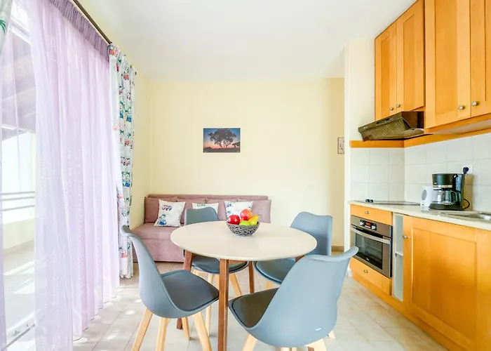 Gino 123 - Blue Private Homes