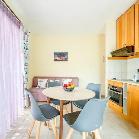Gino 123 - Blue Private Homes